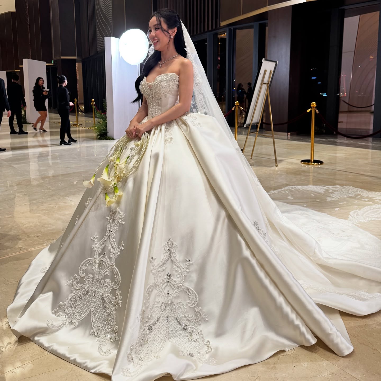 Đạt G và Cindy Lư cắt máu thề nguyện trong lễ cưới, 2 nhóc tỳ thực hiện nghi thức độc đáo- Ảnh 2. Đạt G và Cindy Lư cắt máu thề nguyện trong lễ cưới, 2 nhóc tỳ thực hiện nghi thức độc đáo- Ảnh 2.