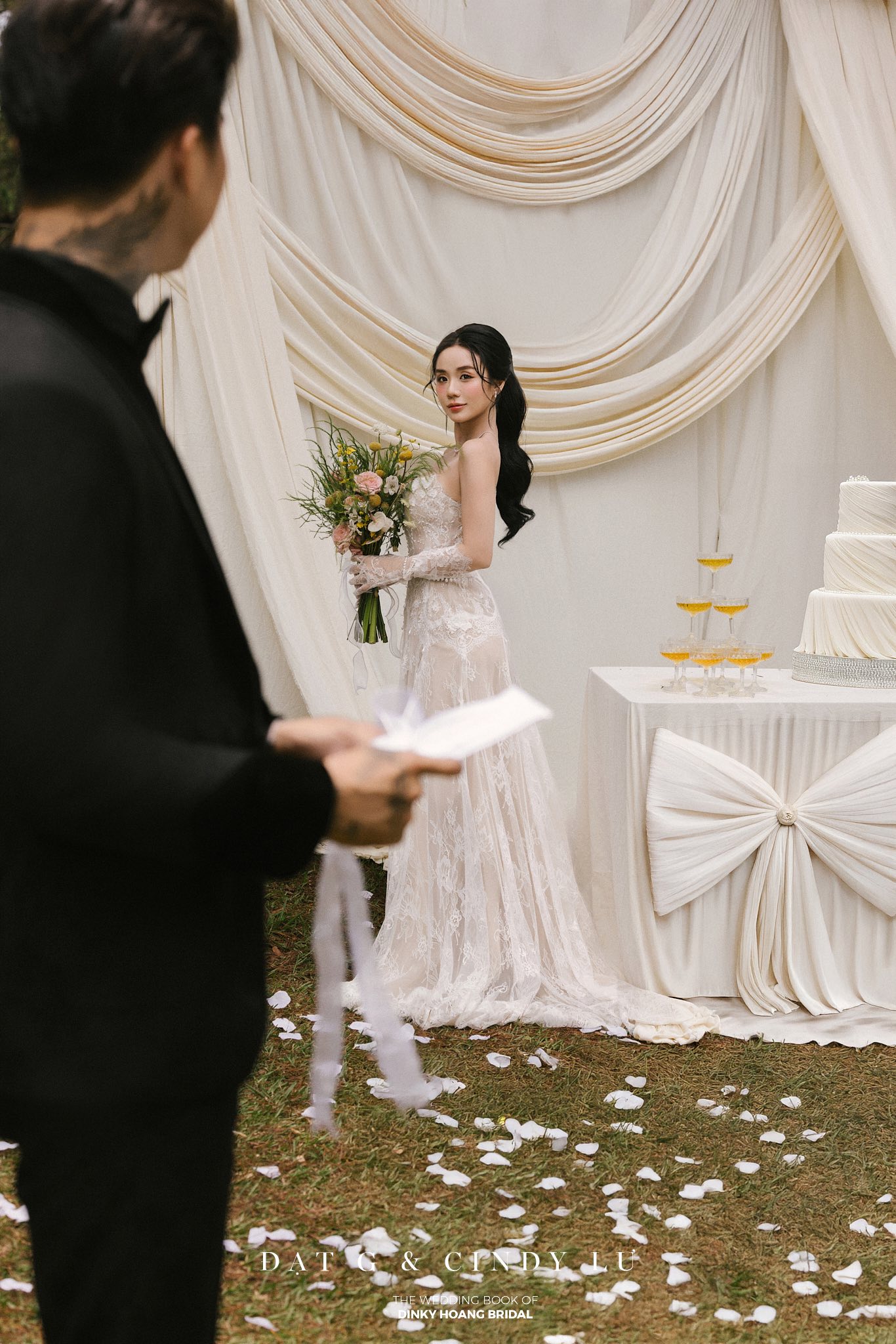 Đạt G và Cindy Lư tung trọn ảnh cưới trước giờ G: Dâu rể đẹp đôi nhưng thái độ 2 Đạt G và Cindy Lư tung trọn ảnh cưới trước giờ G: Dâu rể đẹp đôi nhưng thái độ 2