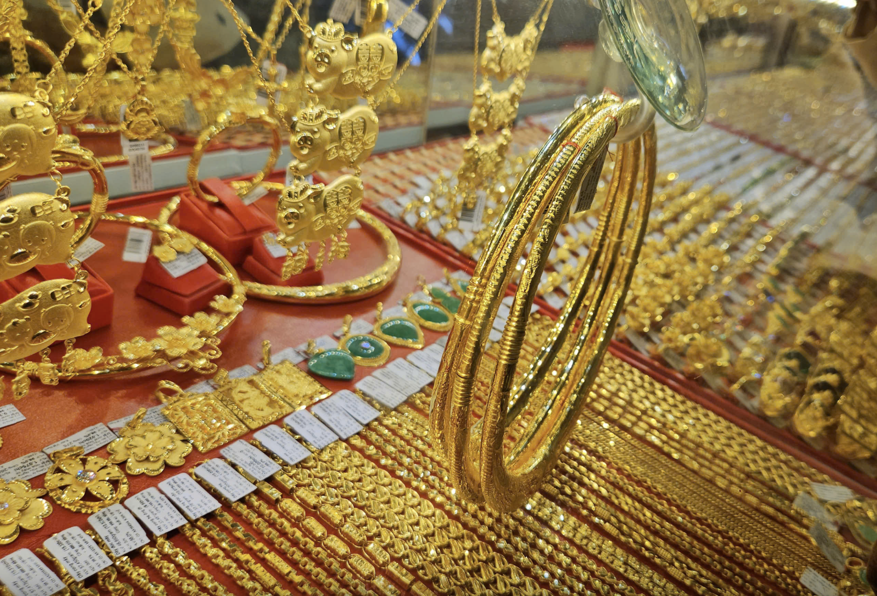 Mua bán vàng từ 20 triệu đồng trong ngày phải chuyển khoản- Ảnh 1.