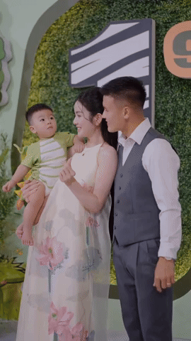 Hot WAGs đọ sắc: Doãn Hải My khí chất tiểu thư, có lấn át Chu Thanh Huyền trong tiệc thôi nôi con trai Quang Hải?- Ảnh 5.