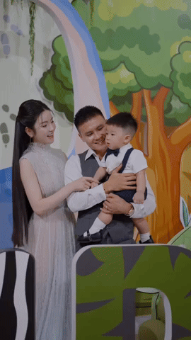 Hot WAGs đọ sắc: Doãn Hải My khí chất tiểu thư, có lấn át Chu Thanh Huyền trong tiệc thôi nôi con trai Quang Hải?- Ảnh 4.