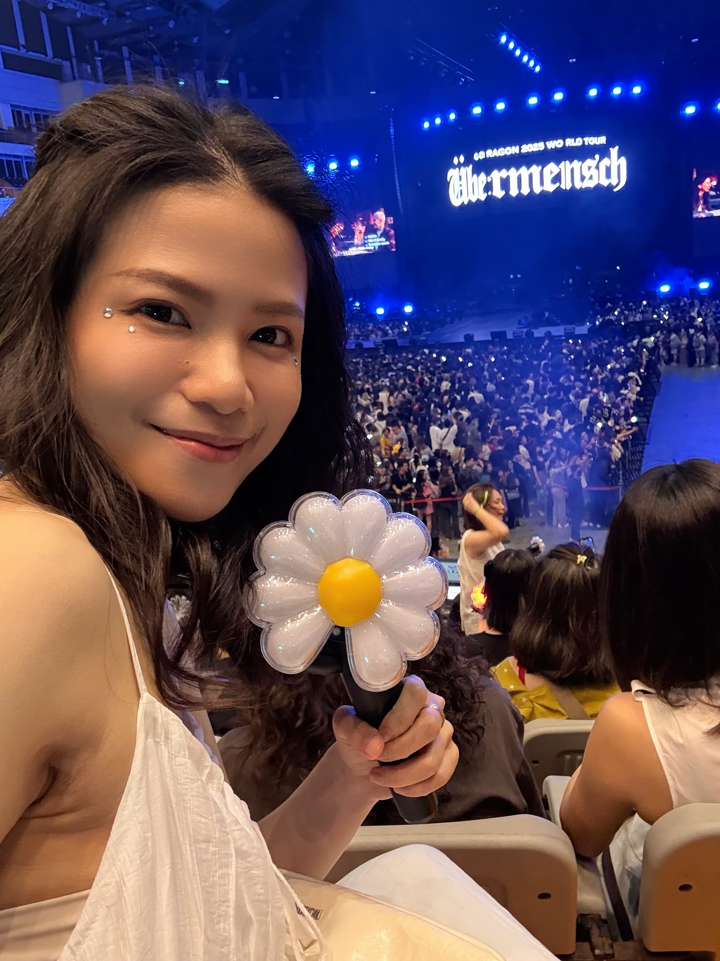 Đại hội sao tại concert G-Dragon: Bạn thân Lee Soo Hyuk bay đến tận nơi, Giả Tịnh Văn và bạn thân Từ Hy Viên bị 