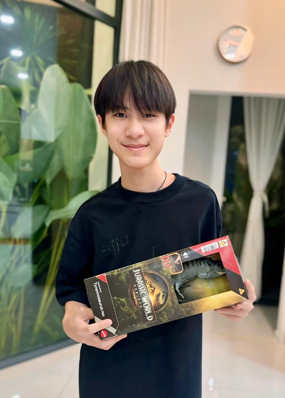 Gia đình Lý Hải - Minh Hà ăn mừng sinh nhật 9 tuổi của cậu út Mio, nhưng anh cả Rio mới là nhân vật 