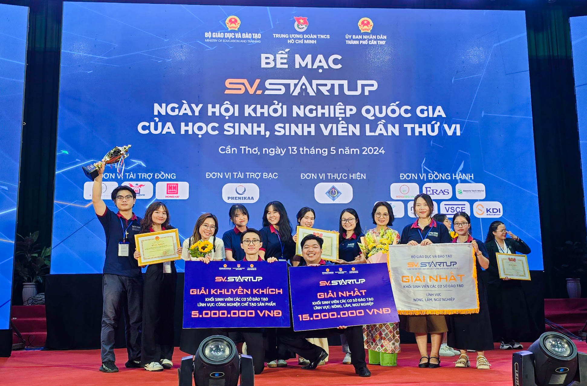 Biến rau củ bỏ đi thành “startup” giành giải quốc tế, sinh viên VNUK - ĐHĐN thành CEO từ năm 2 Đại học- Ảnh 2.