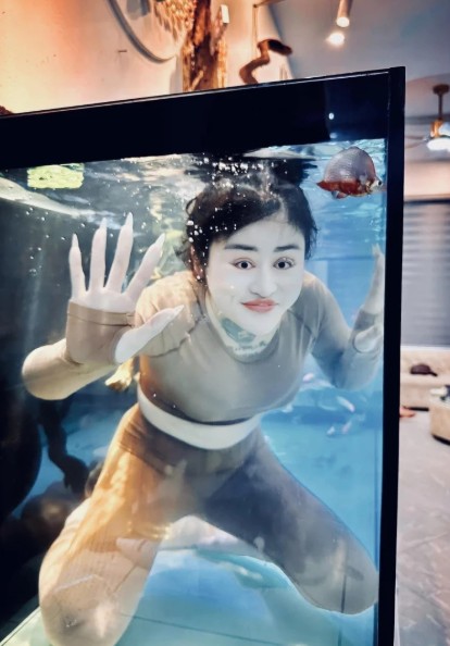 "Hot girl" nổi tiếng Ngân Baby vừa bị tạm giữ là ai?- Ảnh 2.