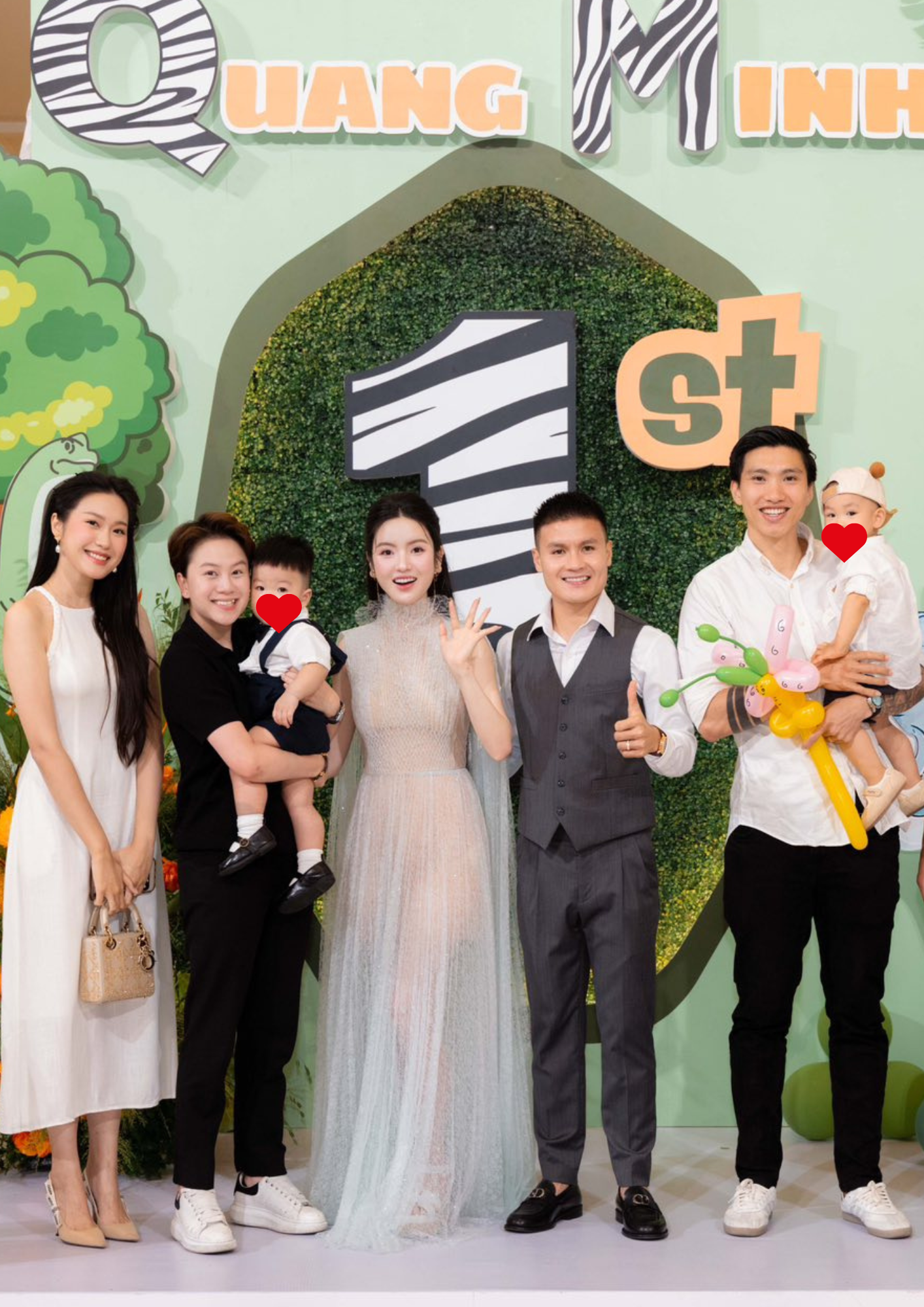 Hot WAGs đọ sắc: Doãn Hải My khí chất tiểu thư, có lấn át Chu Thanh Huyền trong tiệc thôi nôi con trai Quang Hải?- Ảnh 1.