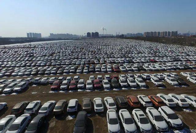 Xe cũ 0 km: Ngành xe coi hỗn loạn, người dân phản bác 'không có gì xấu'- Ảnh 1.