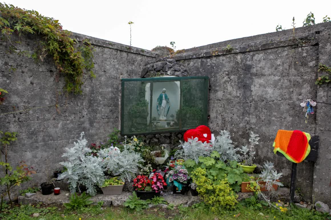 796 em bé bị bỏ rơi trong bể phốt ở Ireland suốt 80 năm trời: Bí mật đau thương đã bị chôn vùi như thế nào?- Ảnh 3.