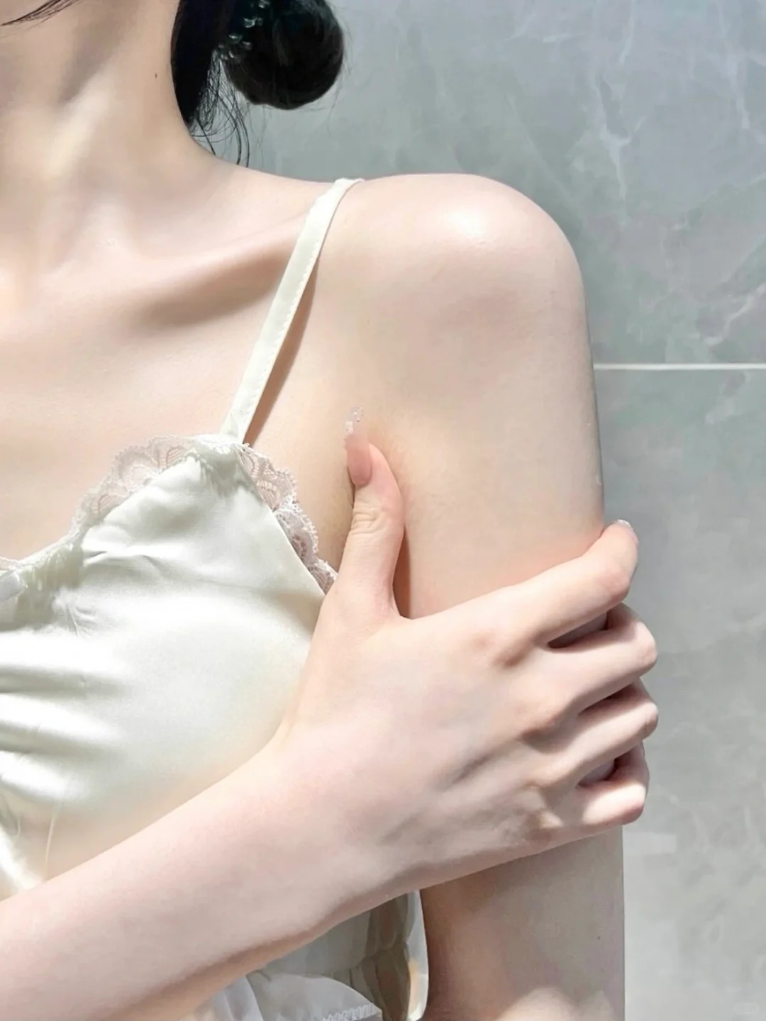 Tắm kiểu "quiet luxury": Vừa làm sạch vừa dưỡng ẩm chỉ với 1 lọ dầu tắm- Ảnh 2.