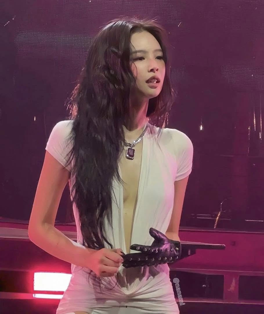 Jennie khoe ngực “đốt mắt” fan: Vòng 1 nhỏ xinh nhưng chưa từng lu mờ!- Ảnh 5.
