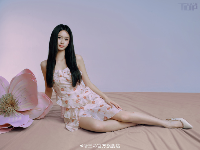 Con gái út của "bom sex Châu Á" Chung Lệ Đề: 15 tuổi cao 1m70, nhan sắc và thần thái như người mẫu chuyên nghiệp- Ảnh 4.