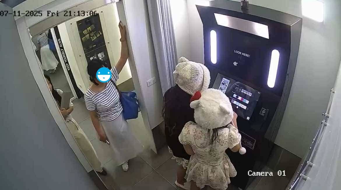 Khách Hàn bị tố lao vào đánh nhau trong tiệm photobooth ở Hà Nội: Nhân viên lên tiếng- Ảnh 1.