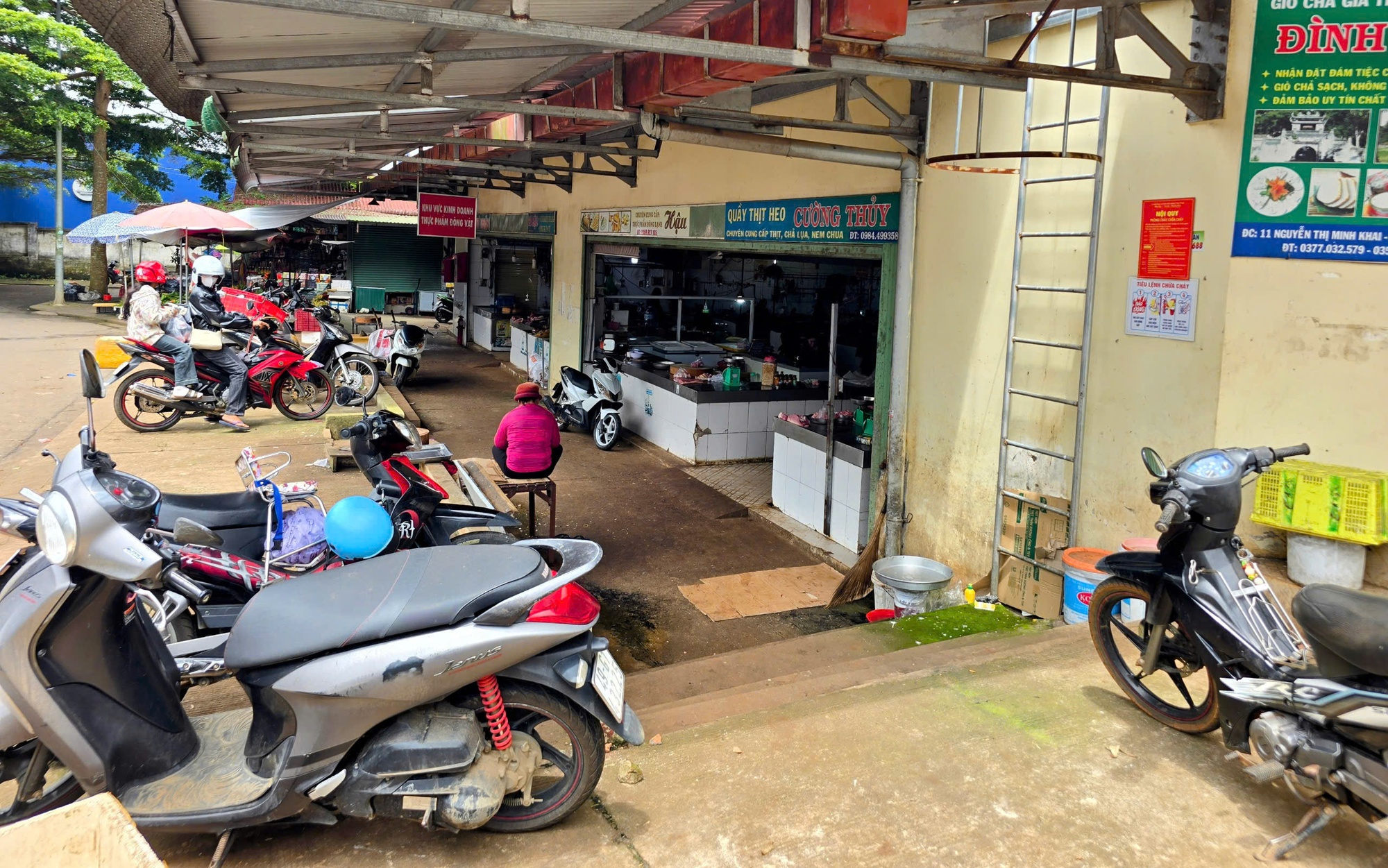 Vụ nữ tiểu thương bị hành hung tại chợ Di Linh: Nhân chứng lên tiếng- Ảnh 2.
