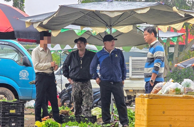 Vụ nữ tiểu thương bị hành hung tại chợ Di Linh: Nhân chứng lên tiếng- Ảnh 3.