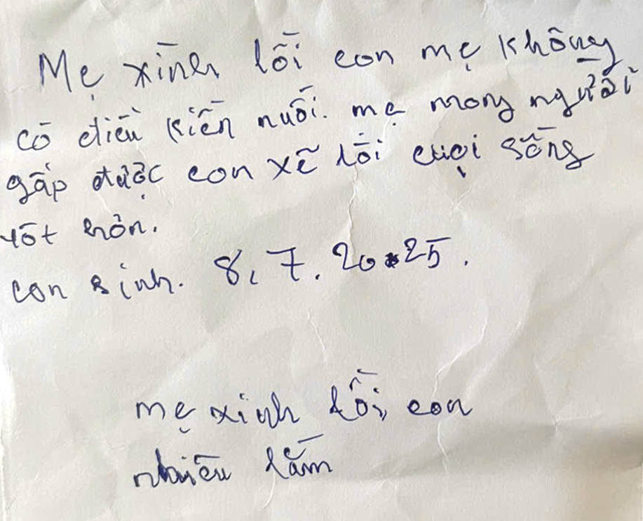 Người mẹ bỏ rơi bé trai trong rừng cao su Đồng Nai với mảnh giấy "xin lỗi con nhiều lắm"- Ảnh 1.