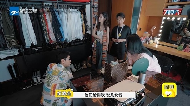 Chung Hân Đồng sống thế nào sau vụ lộ ảnh nóng với Trần Quán Hy, bị chồng bác sĩ ruồng bỏ, trai trẻ tống tiền?- Ảnh 9.