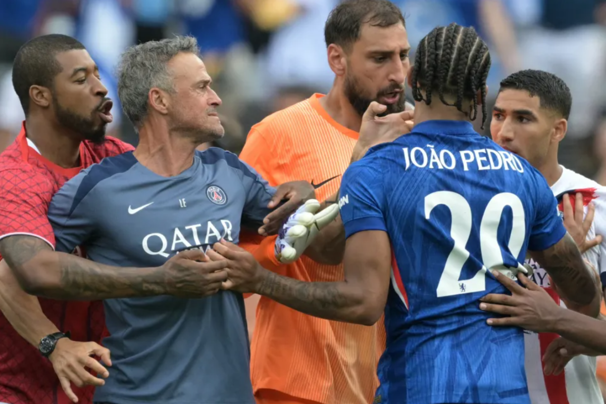 Xô xát căng quá: HLV PSG Luis Enrique lao vào tát thẳng mặt, bóp cổ tiền đạo Chelsea sau thất bại bẽ bàng- Ảnh 3.