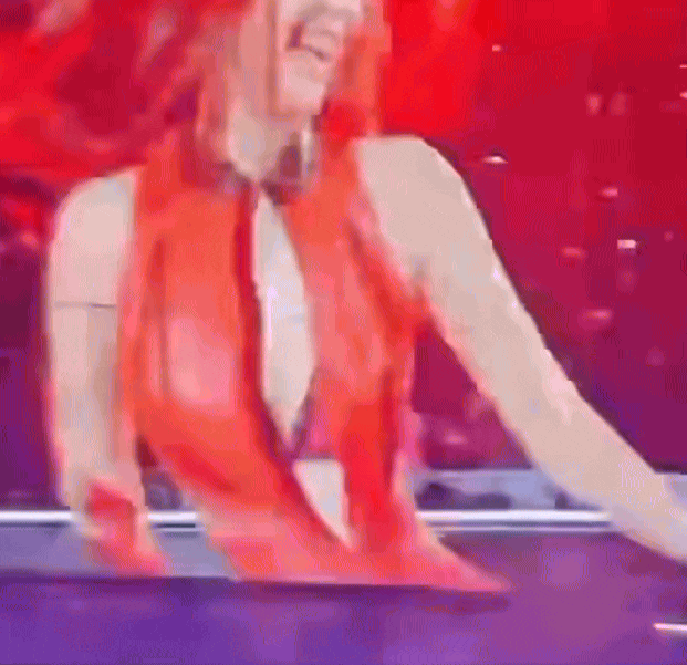 3 giây khoe ngực ngay trước camera của IT girl số 1 Hàn Quốc: Táo bạo hay phản cảm?- Ảnh 1.