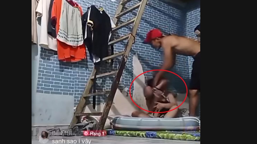 Vụ cô gái ôm con nhỏ bị đánh tới tấp: "Trung cá chép" đã bỏ trốn- Ảnh 1.