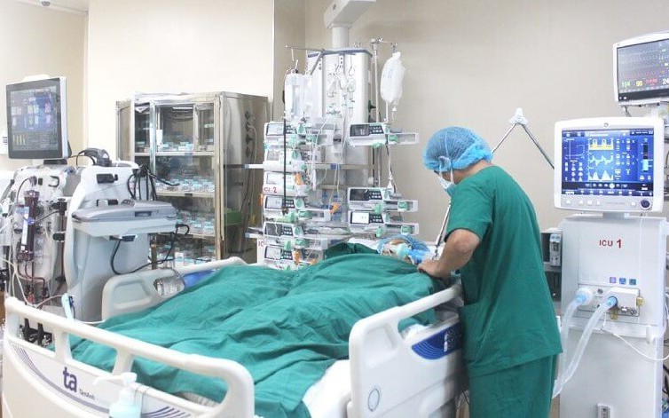 Nhịn ăn sáng để tiết kiệm, nữ sinh 21 tuổi SUY GAN giai đoạn 4 - Bác sĩ cảnh báo 4 thói quen âm thầm huỷ diệt gan mỗi ngày- Ảnh 1.
