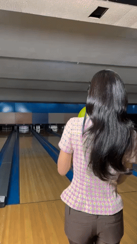 Nữ idol gây sốt toàn cầu với 3s khoe ngực ở concert, sau sân khấu ném 1 quả bowling cũng hút 65 triệu view- Ảnh 2.