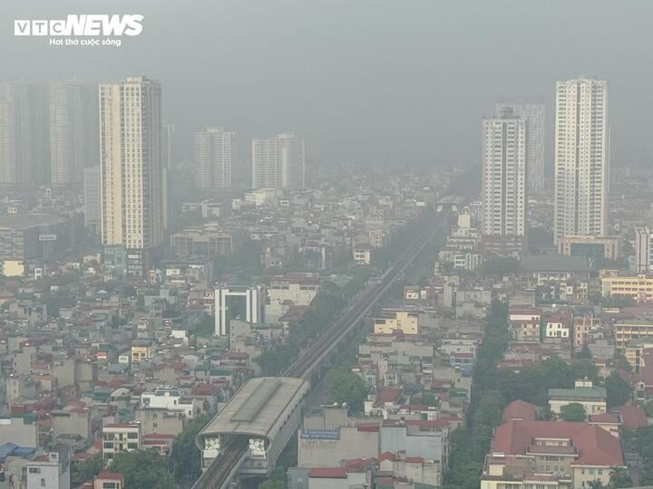 Hà Nội mù mịt sương từ sáng sớm, ô nhiễm không khí thứ 2 thế giới- Ảnh 3.