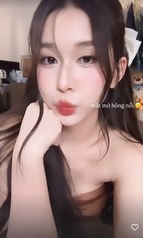 B Ray và bạn gái mới lần đầu bị 
