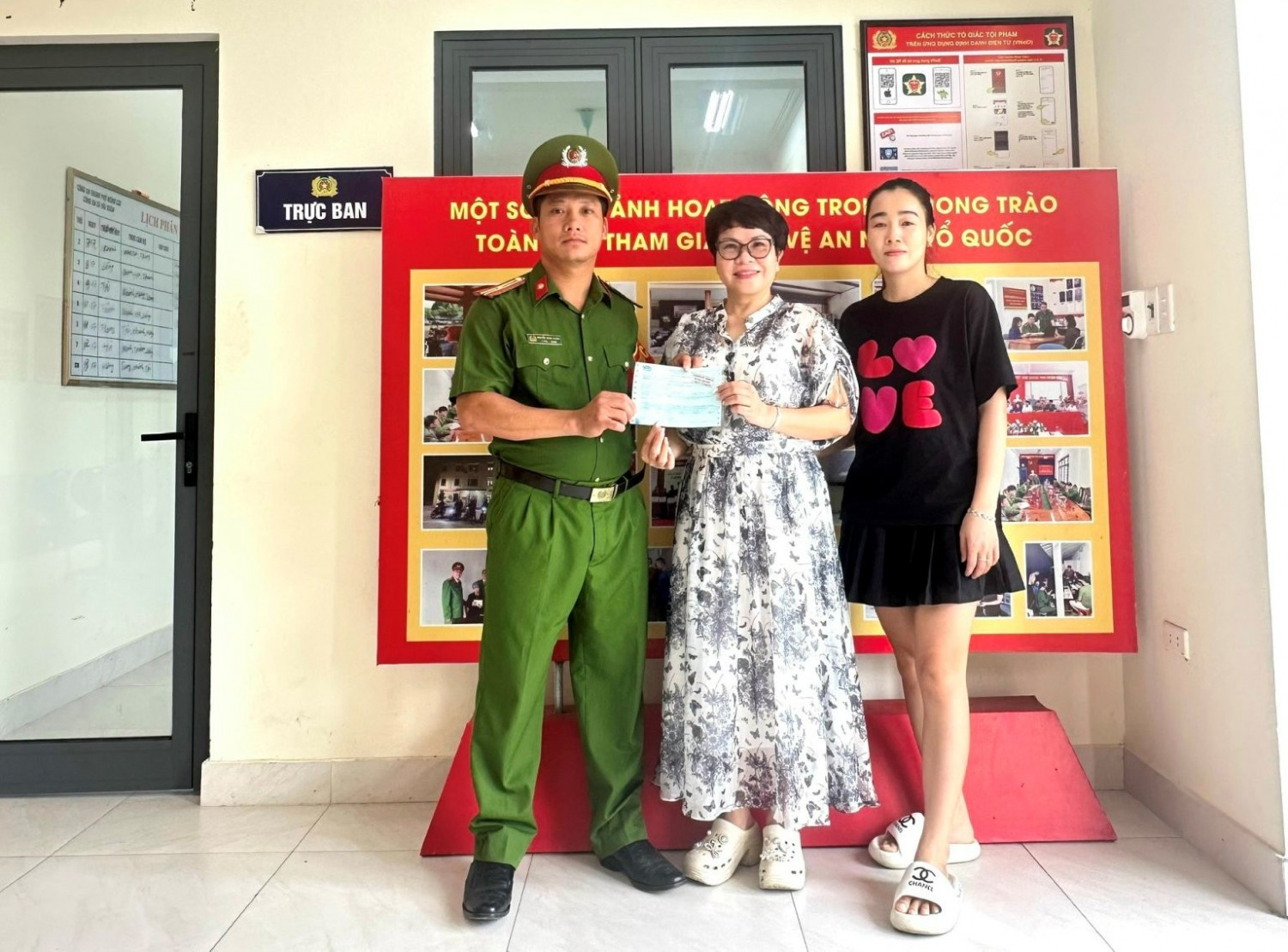 Chuyển khoản 200 triệu đồng cho chủ tài khoản ACB, người phụ nữ Hải Phòng phải vội vàng báo công an: May mắn được hoàn trả tiền- Ảnh 1.