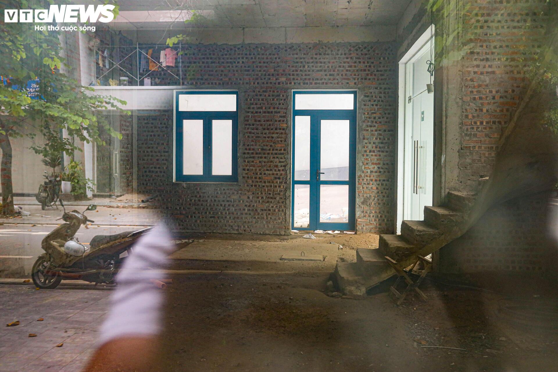 Shophouse giá chục tỷ đóng cửa im ỉm, hóa 'phố không người' trên đất vàng Hà Nội- Ảnh 13.
