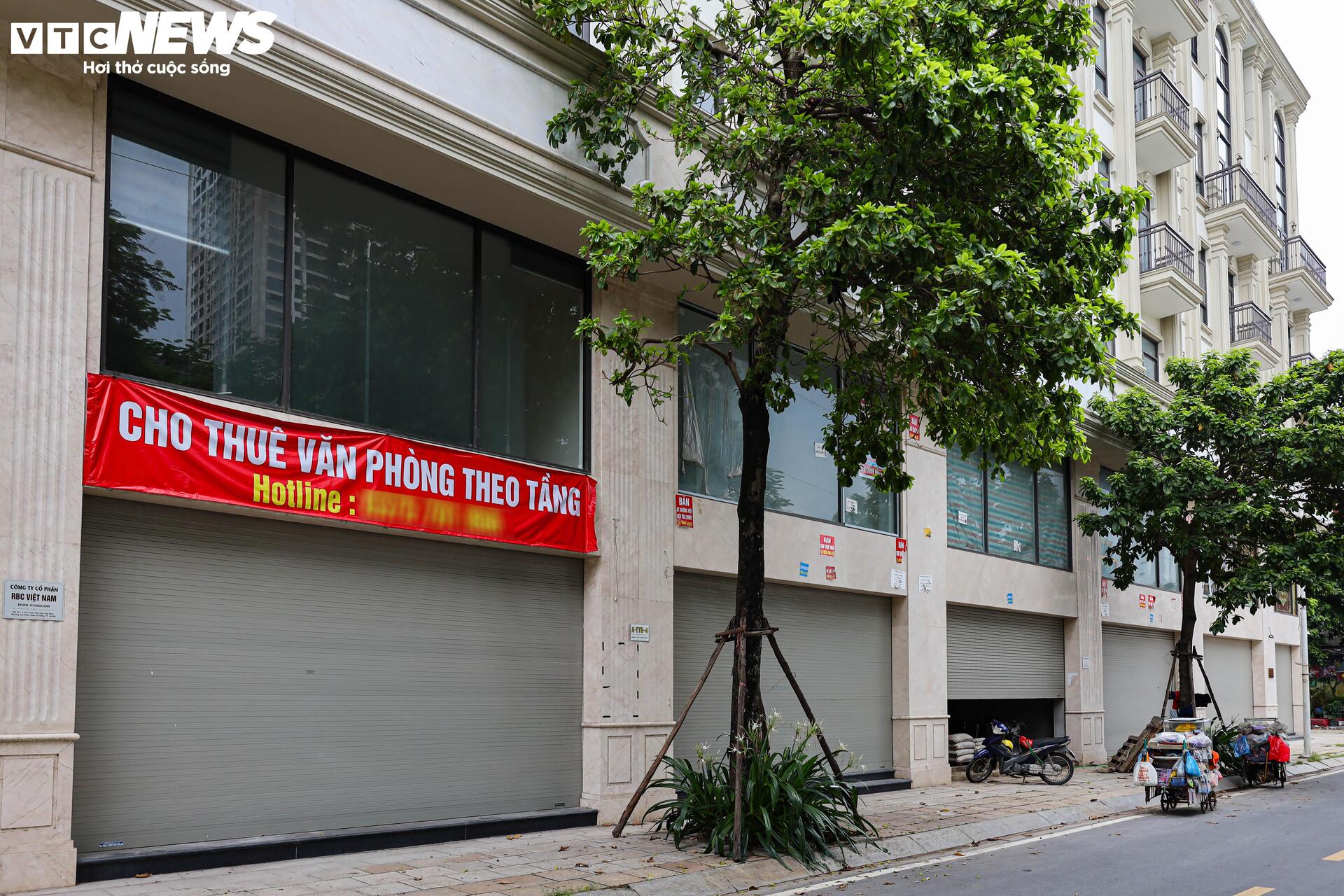 Shophouse giá chục tỷ đóng cửa im ỉm, hóa 'phố không người' trên đất vàng Hà Nội- Ảnh 4.