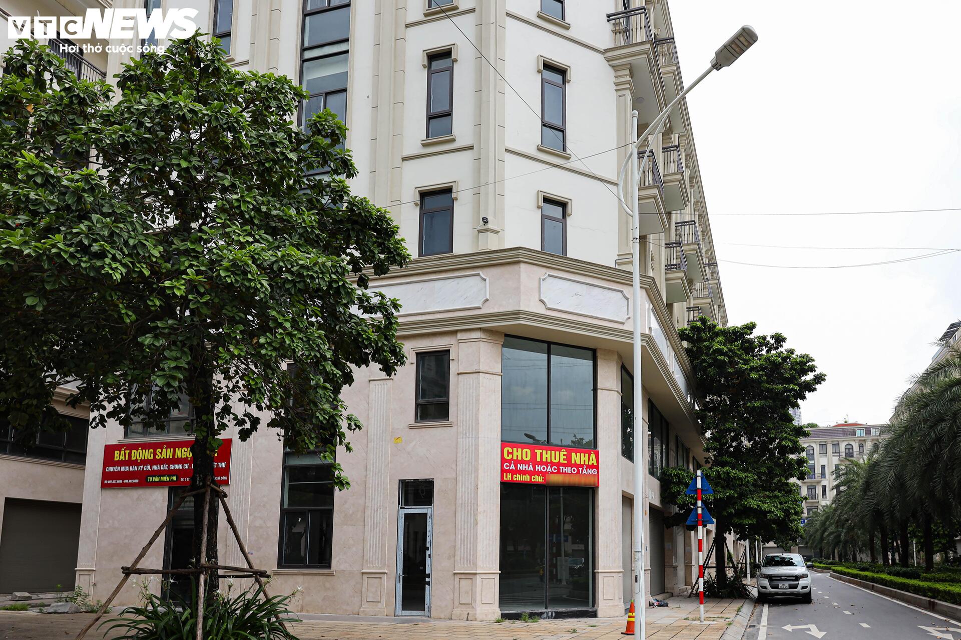 Shophouse giá chục tỷ đóng cửa im ỉm, hóa 'phố không người' trên đất vàng Hà Nội- Ảnh 8.