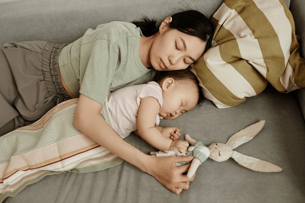 "Con bao nhiêu tuổi thì không nên ngủ cùng mẹ nữa?": Vấn đề tưởng nhỏ nhưng ảnh hưởng đến cả tương lai đứa trẻ- Ảnh 1.