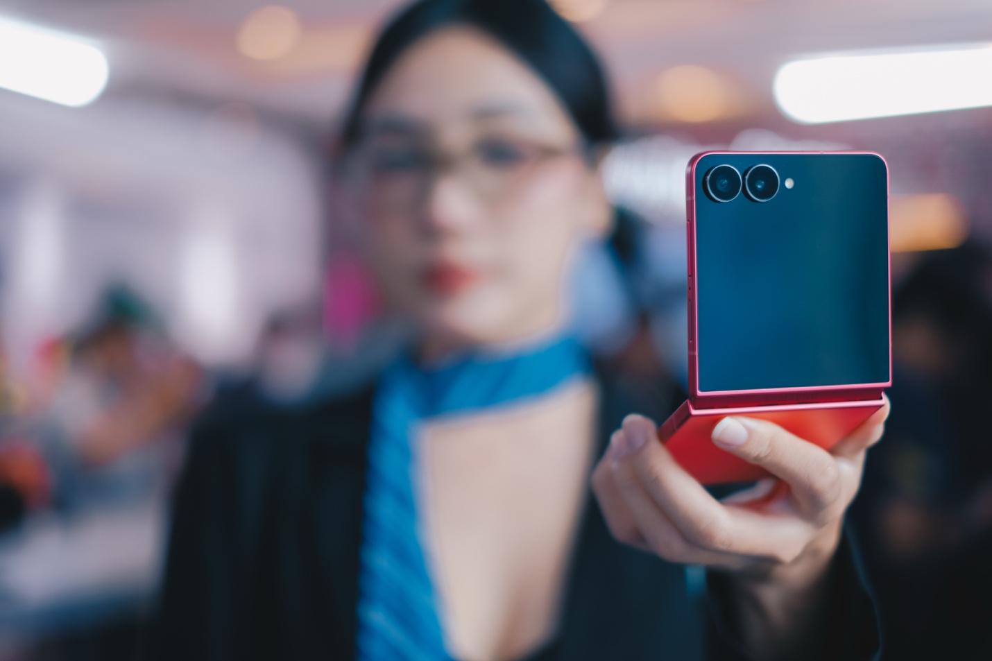 Galaxy Z Flip7: Biểu tượng thời trang nay gói trọn cả sức mạnh AI trong lòng bàn tay- Ảnh 1.