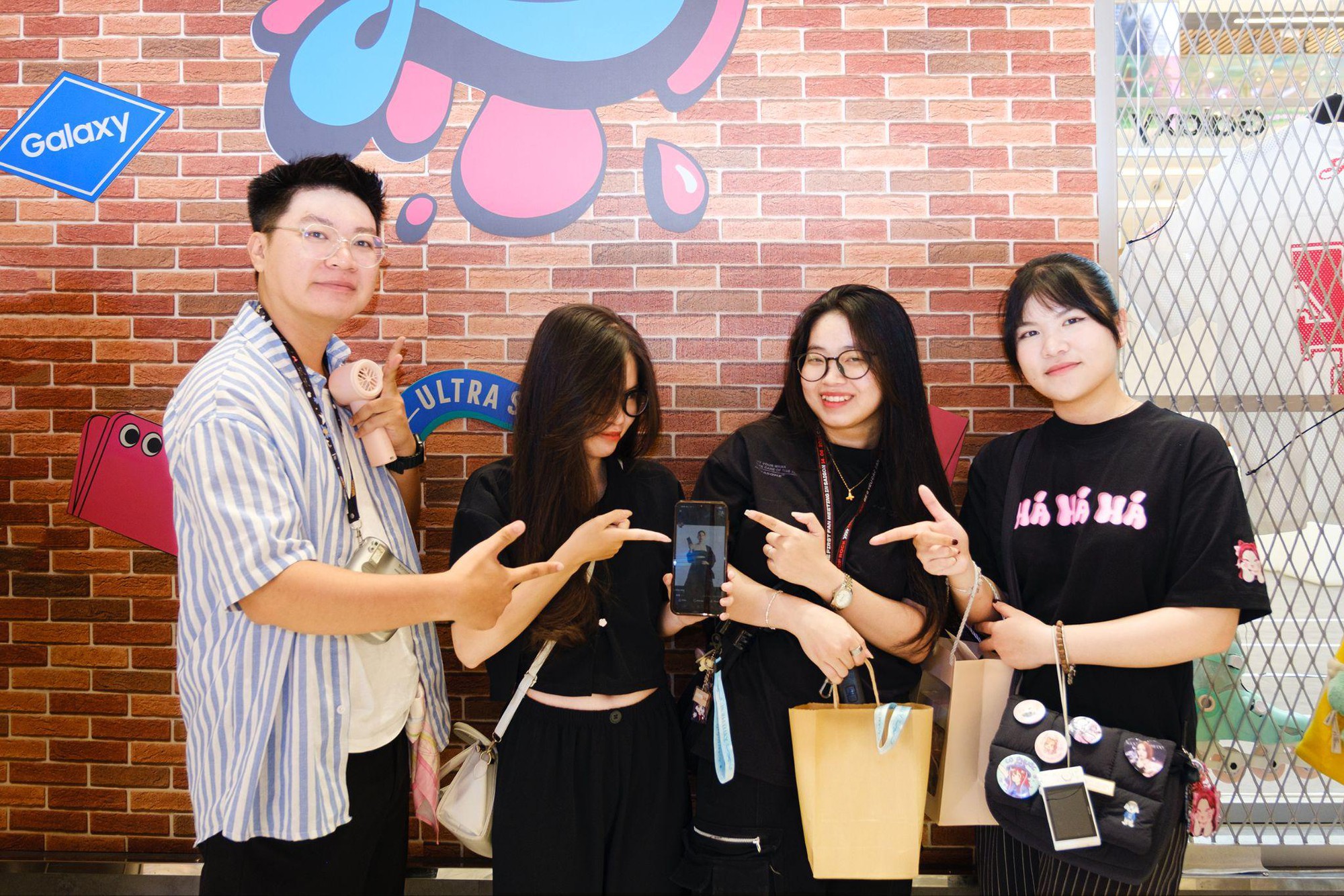 “Chị đẹp” Minh Hằng gây náo loạn sự kiện Galaxy Z Fold7 & Z Flip7, thị phạm loạt tính năng khiến fan rần rần- Ảnh 3.