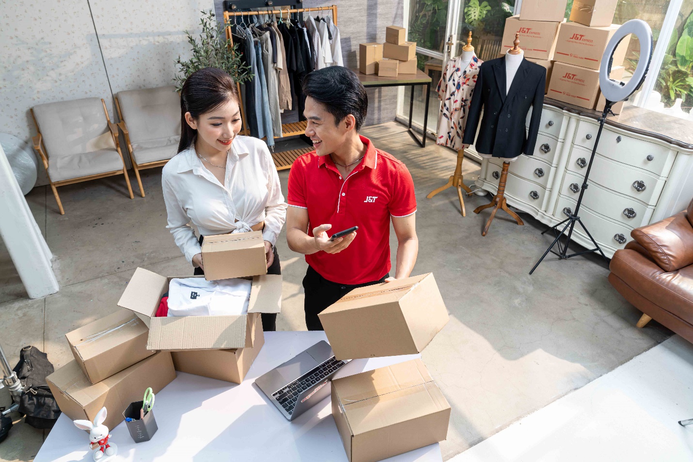 Tối ưu vận hành – Tiết kiệm chi phí: J&T Express trở thành "trợ thủ" đắc lực cho nhà bán- Ảnh 3.