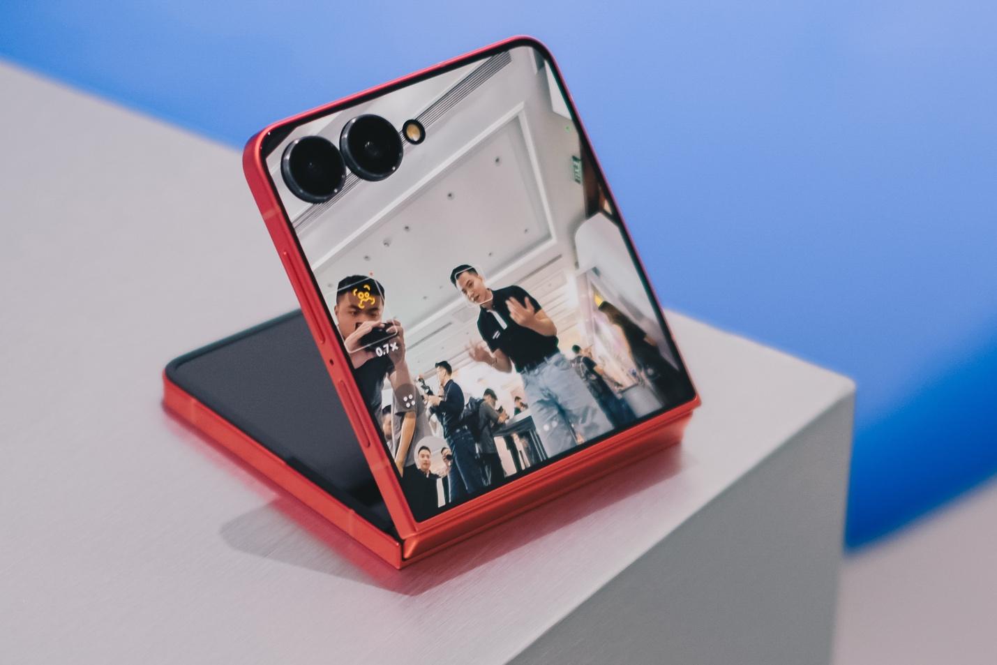 Galaxy Z Flip7: Biểu tượng thời trang nay gói trọn cả sức mạnh AI trong lòng bàn tay- Ảnh 4.