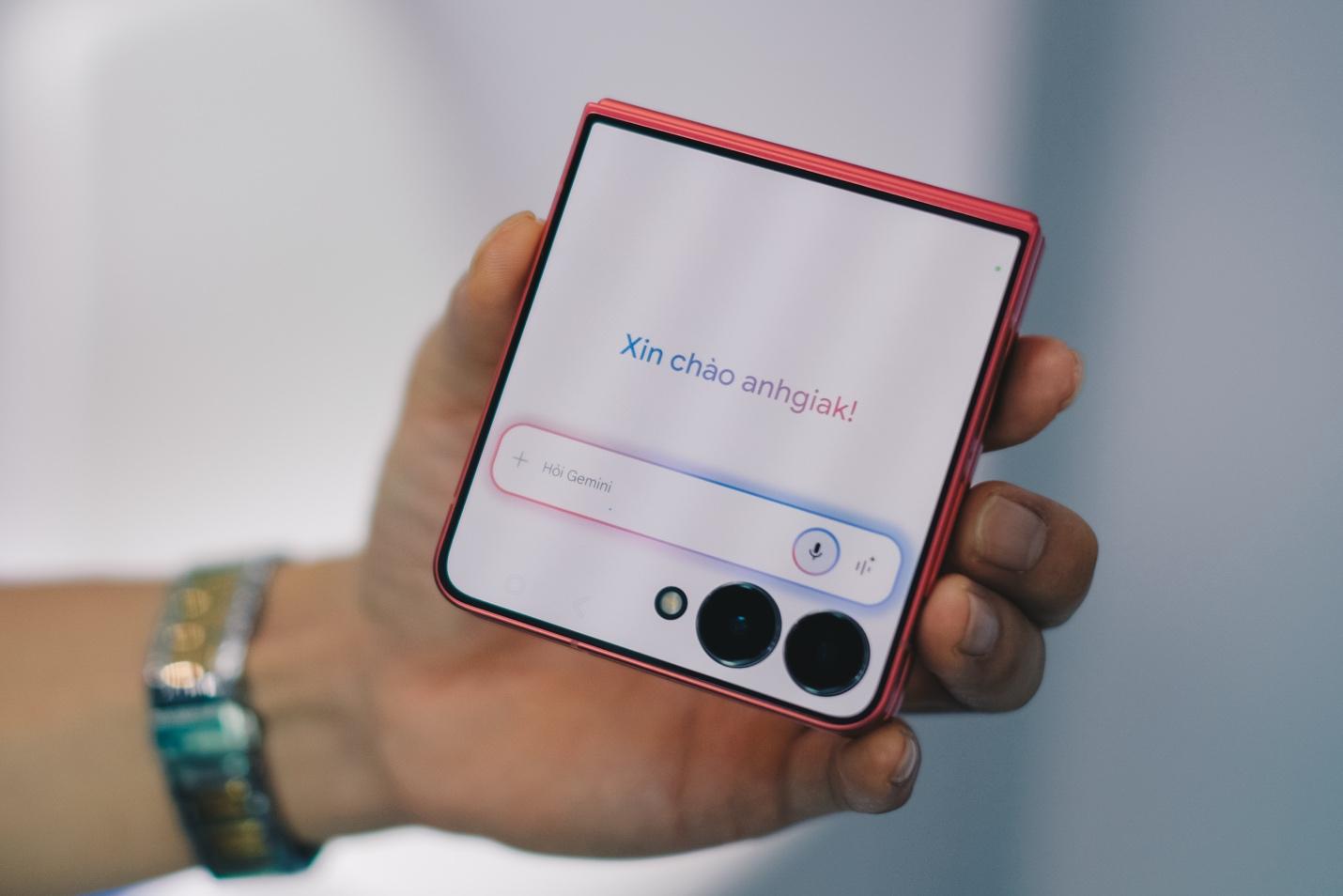 Galaxy Z Flip7: Biểu tượng thời trang nay gói trọn cả sức mạnh AI trong lòng bàn tay- Ảnh 5.