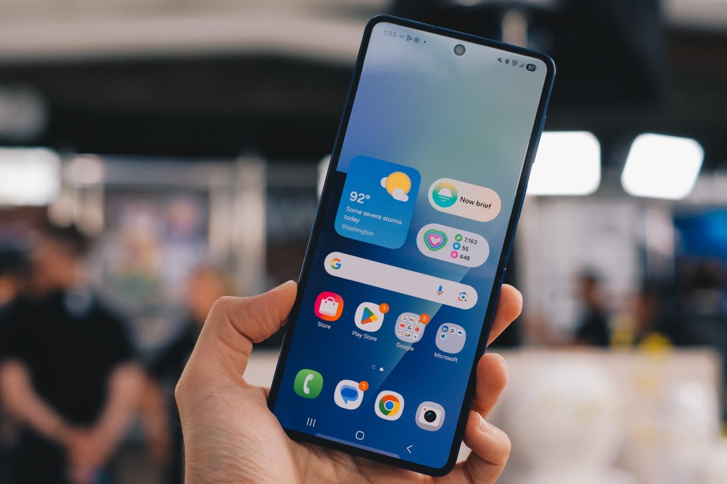 Galaxy Z Flip7: Biểu tượng thời trang nay gói trọn cả sức mạnh AI trong lòng bàn tay- Ảnh 6.