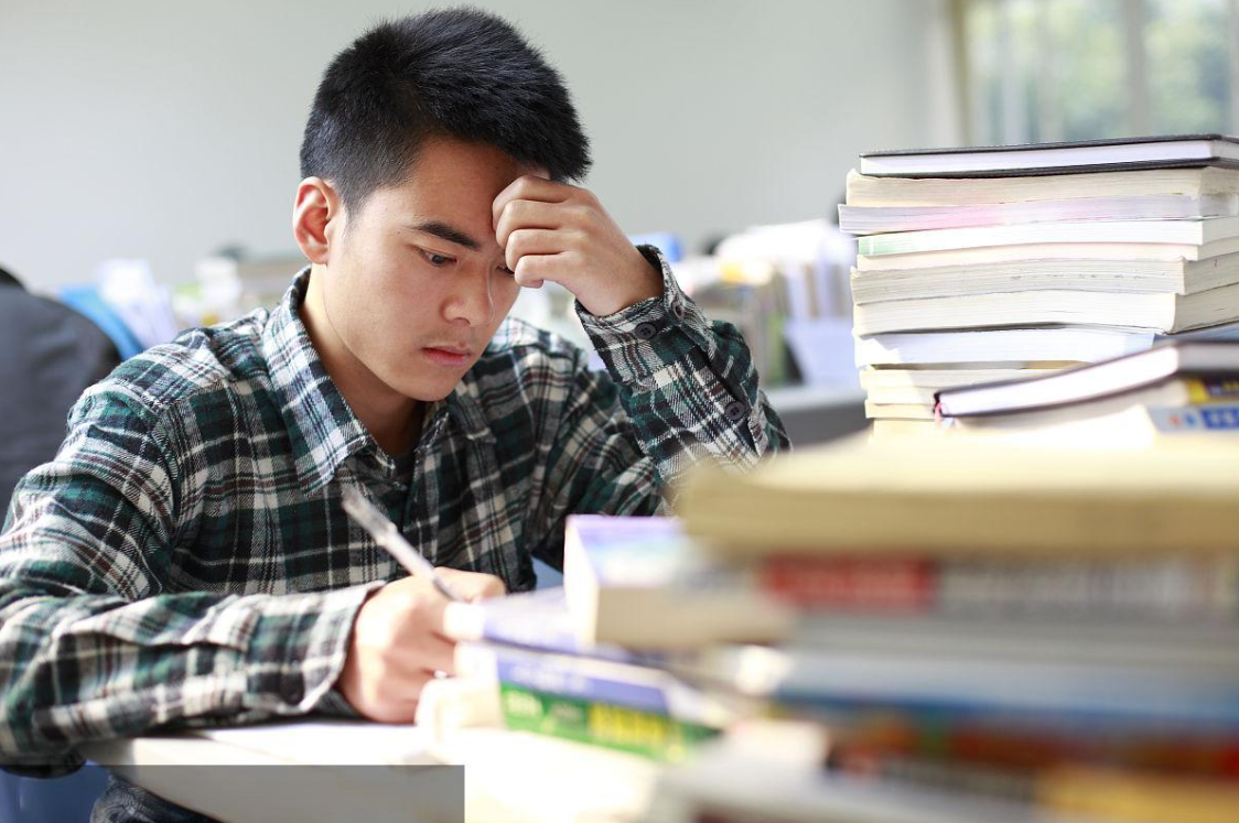 Nam sinh nhận được giấy báo đỗ đại học, sau 1 tháng nhập học thì nghe nhà trường thông báo: "Em đến nhầm nơi rồi, chúng tôi chưa từng nhận em"- Ảnh 1.