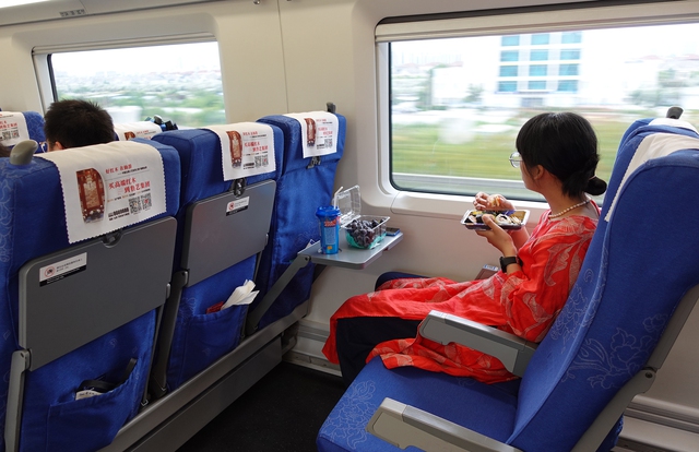 Chuyến tàu chạy 200km nhưng đi chỉ mất 45 phút, du khách trầm trồ: "Tôi chưa bao giờ nghĩ đến việc này"- Ảnh 3.