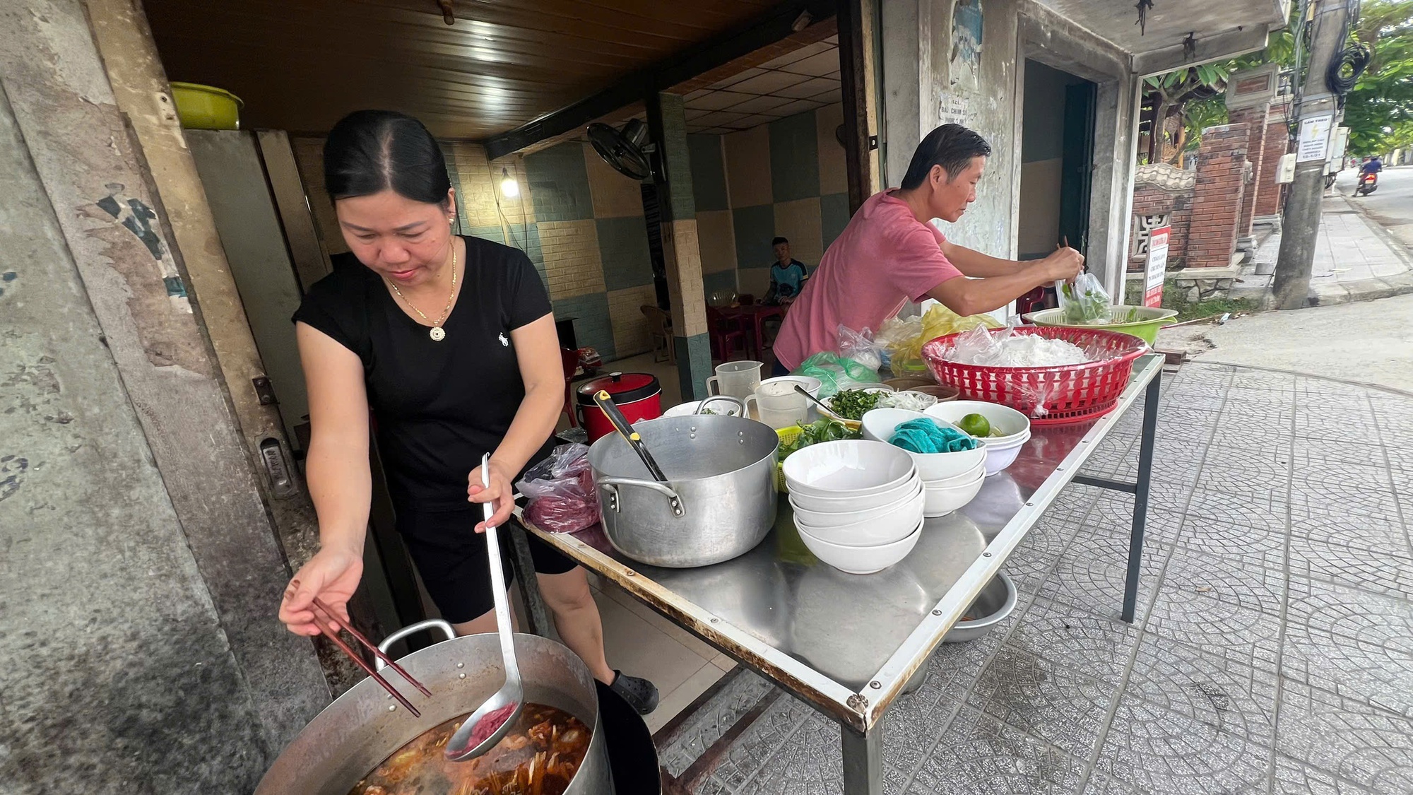 Nhiều người nhiễm liên cầu khuẩn lợn, quán bún ở Huế chuyển sang bán bún bò- Ảnh 4.