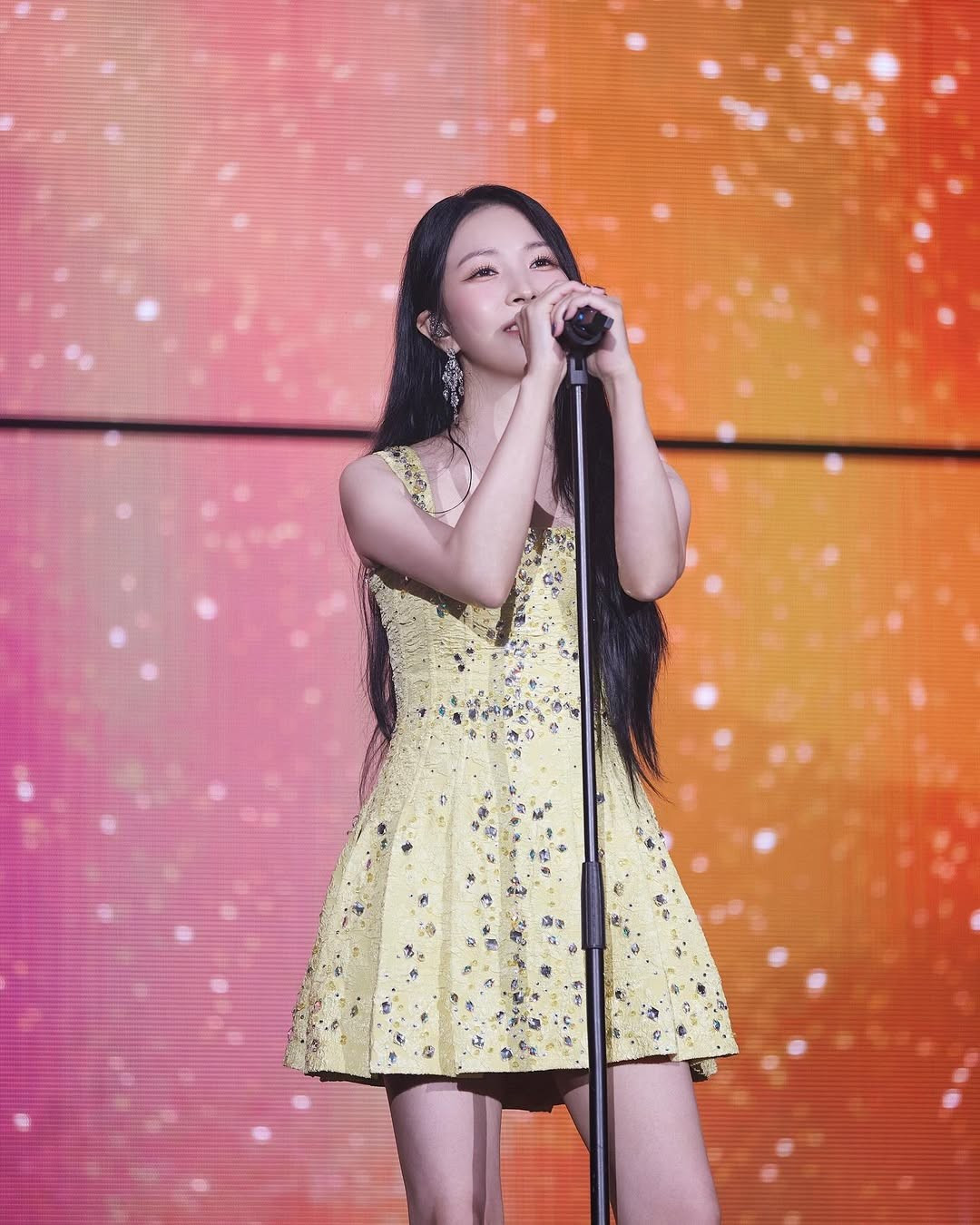 Nữ hoàng nhạc pop bị hoại tử xương- Ảnh 2. Nữ hoàng nhạc pop bị hoại tử xương- Ảnh 2.