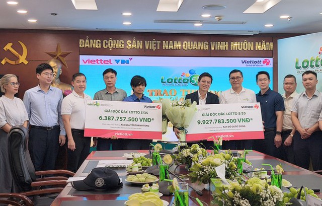 Trúng Vietlott chục tỷ đồng, 2 người đàn ông không đeo mặt nạ khi nhận thưởng, tiết lộ từng nghi ngờ xổ số- Ảnh 1.