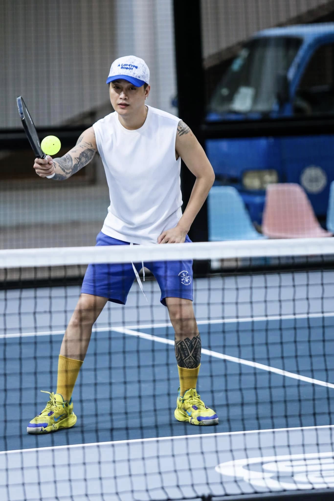 TiTi (HKT) xoay vợt pickleball như xoay mic 