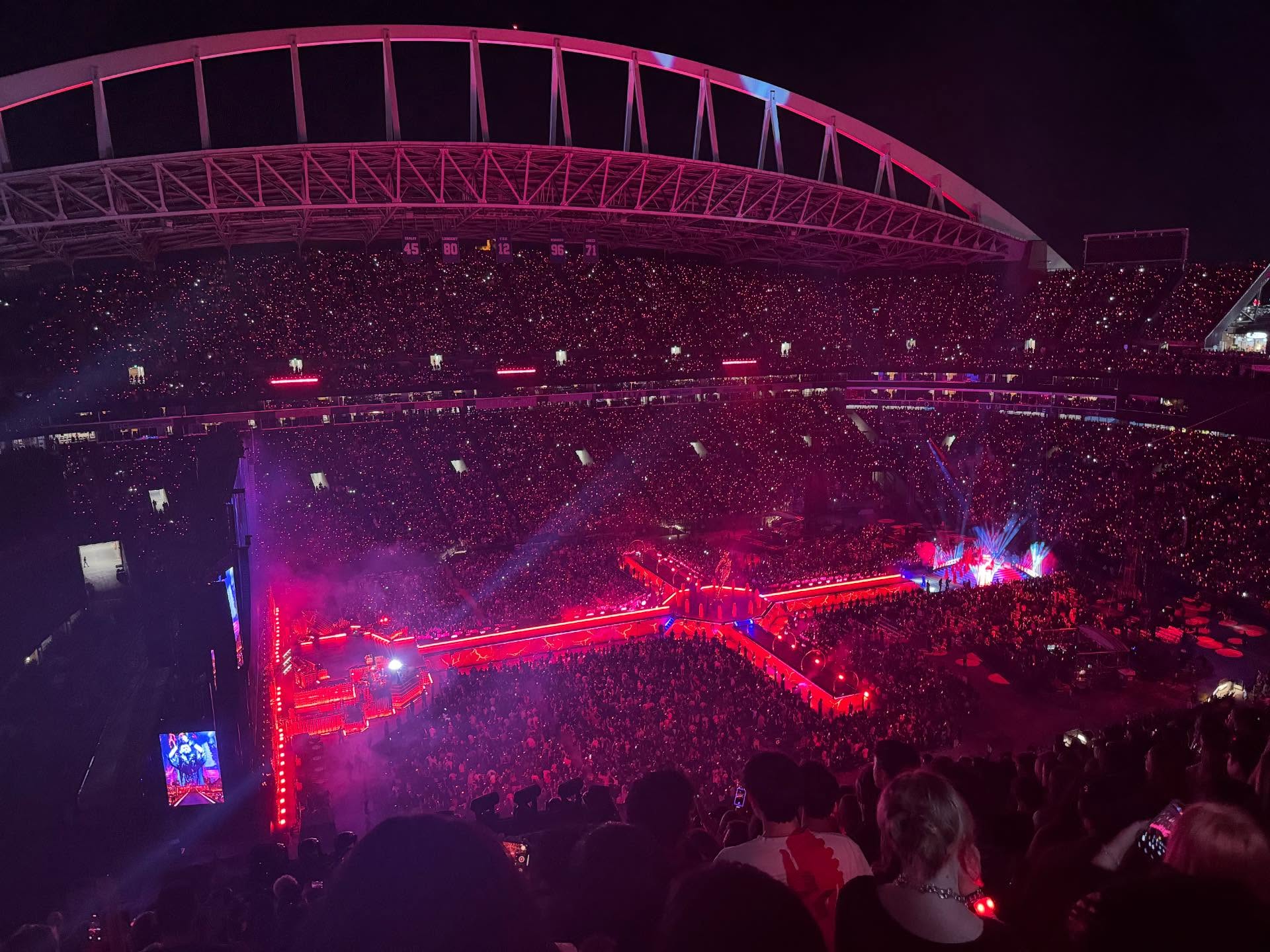 Người yêu cũ Selena Gomez biến concert thành "đại lễ hiến tế", vé lên tới 100 triệu khán giả vẫn tranh nhau- Ảnh 9.
