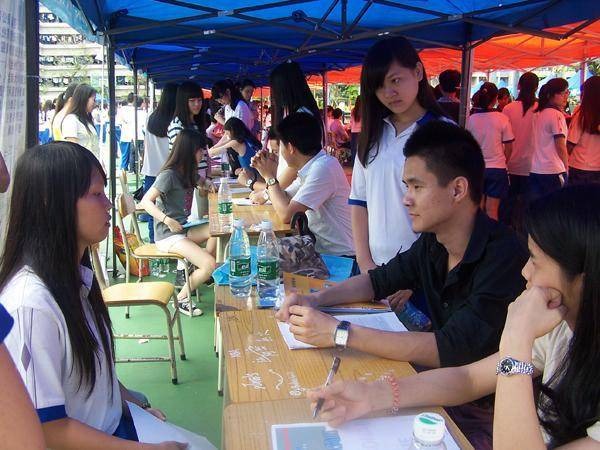 Sau khi biết điểm thi, đừng làm 3 việc này kẻo 4 năm đại học tụt dốc không phanh, thậm chí tiếc cả thanh xuân- Ảnh 2.