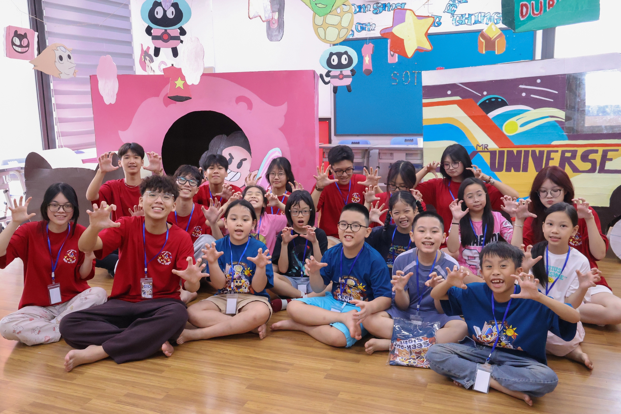 Hè thì làm gì? Cùng CLB sản sinh nhiều "nhà khoa học" nhất chuyên Ams khám phá về cổ sinh vật, lý thuyết ảo ảnh trong chương trình cực xịn- Ảnh 1.