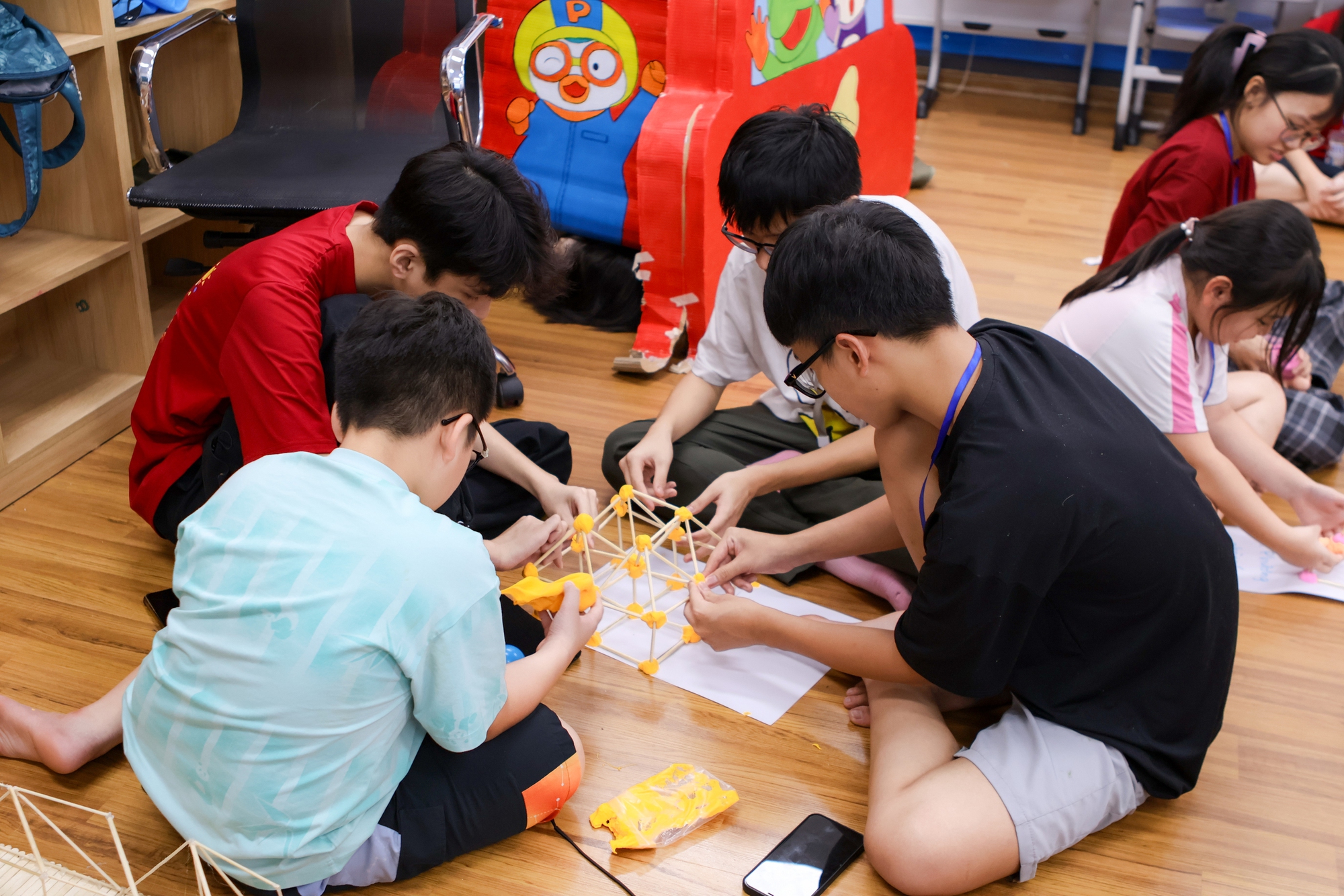 Hè thì làm gì? Cùng CLB sản sinh nhiều "nhà khoa học" nhất chuyên Ams khám phá về cổ sinh vật, lý thuyết ảo ảnh trong chương trình cực xịn- Ảnh 3.