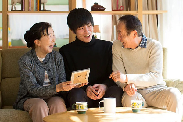 3 thứ mà người EQ thấp hay mang theo khi đến nhà người khác, người EQ lại không bao giờ làm- Ảnh 2.