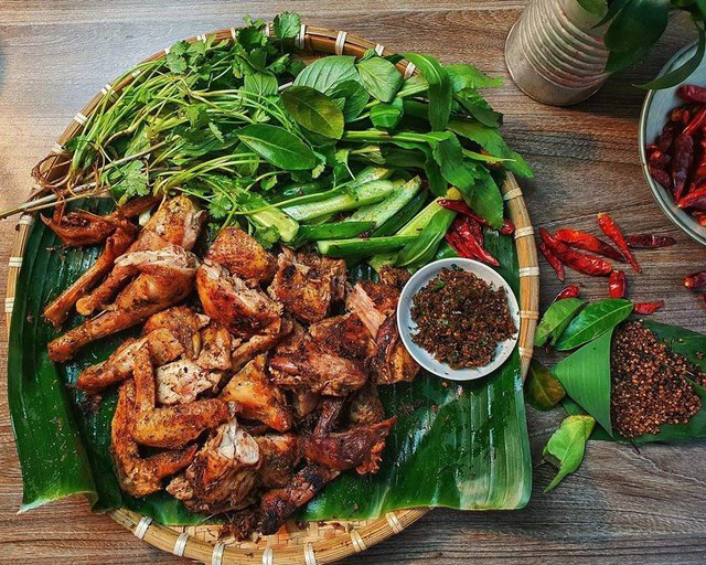 Khách Tây bất ngờ khi ăn bữa trưa kiểu miền núi, nhận xét: "Ở Mỹ chúng tôi không thể làm thế này"- Ảnh 4.